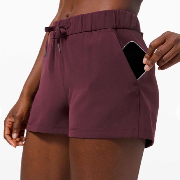 Lululemon on the fly short 2.5” woven (size 0) - Picture 4 of 4